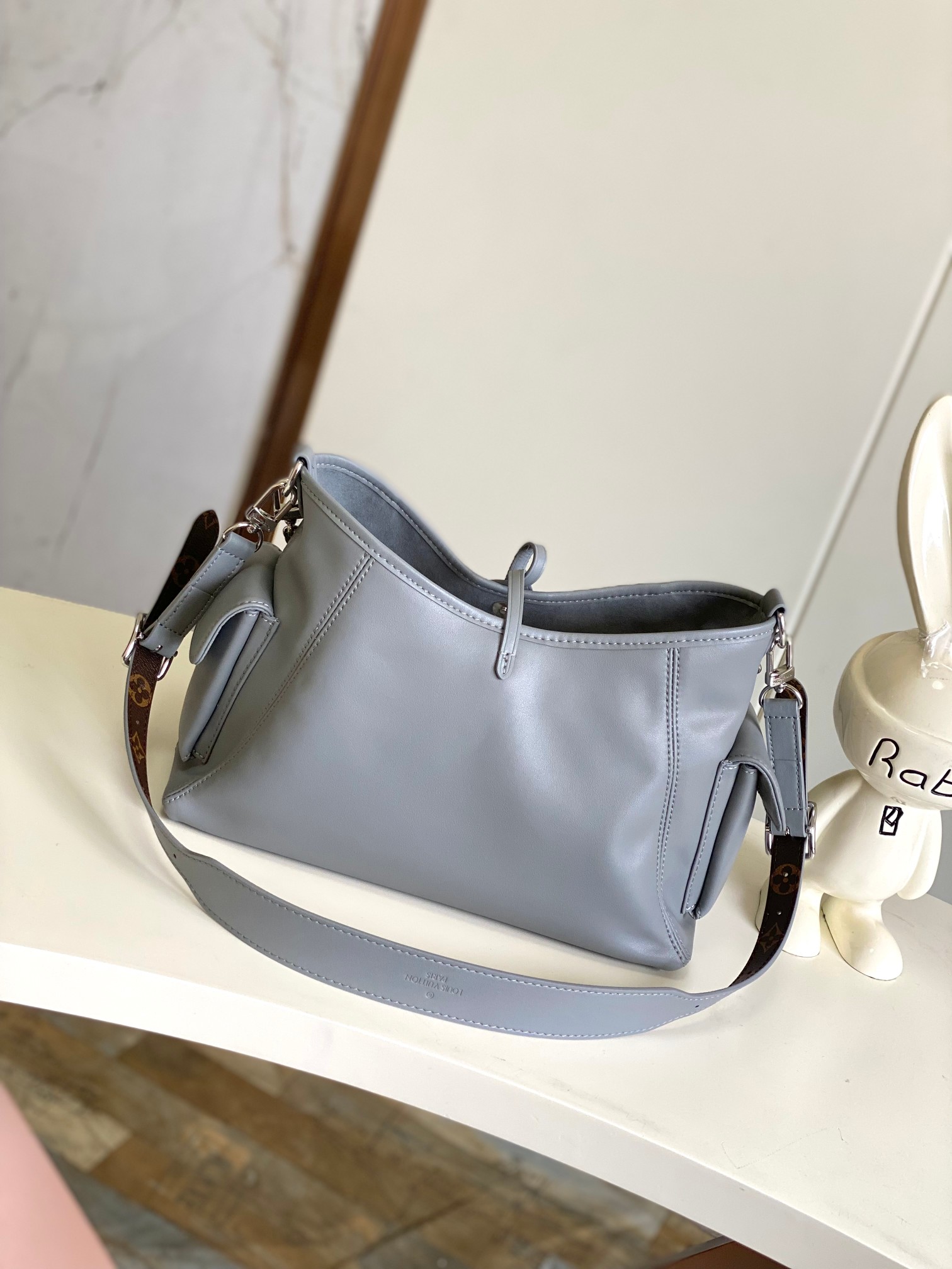 TOP Louis Vuitton LV CarryAll Cargo PM Bag 33.5 x 23 x 15 cm -Grey