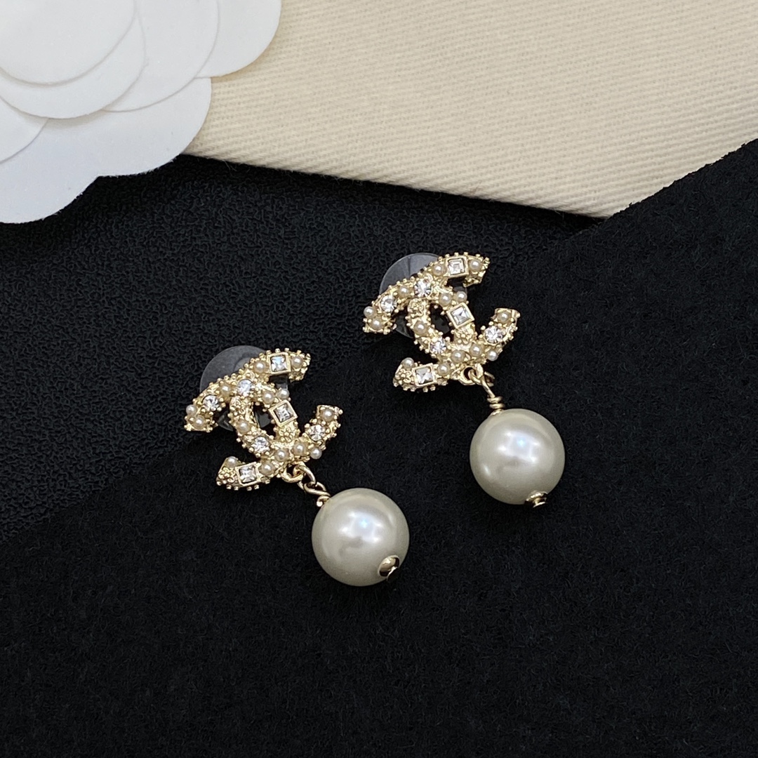 TOP CHANEL CC Earrings - 2 Colors