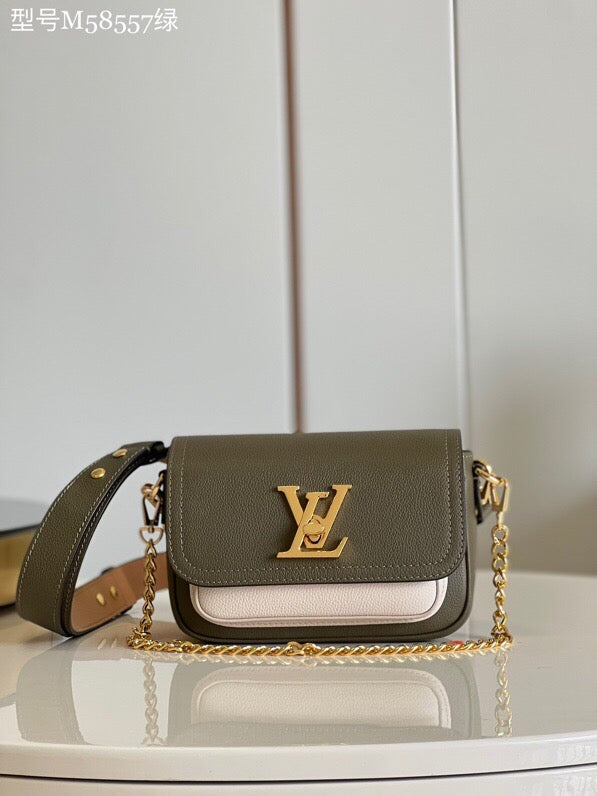 TOP Louis Vuitton LV L*V Lock Me Tender 13 x 8 x 19 cm- Khaki