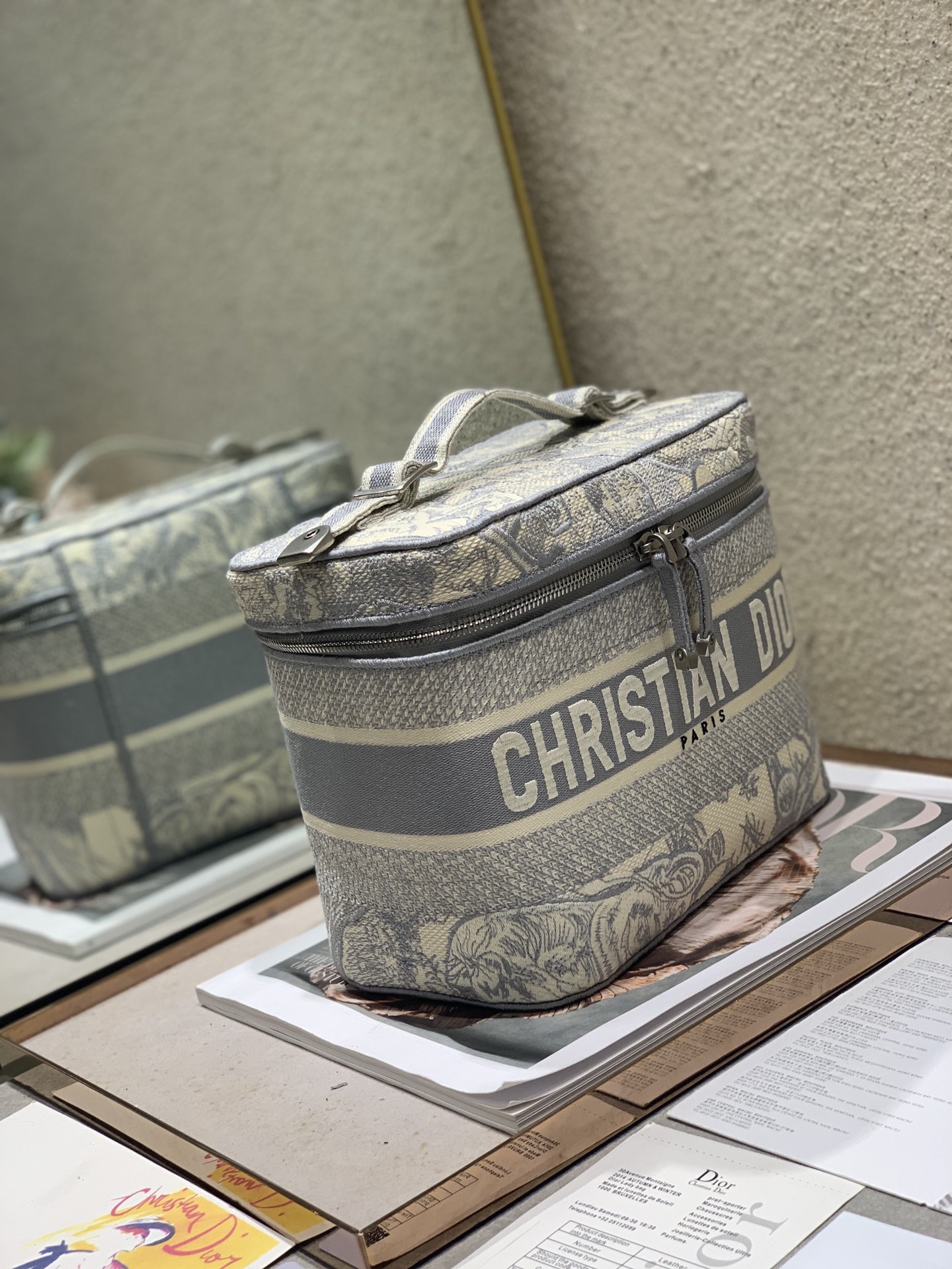 TOP Christian Dior Embroidered Makeup Bags - 25x15x14cm - 2 Colors