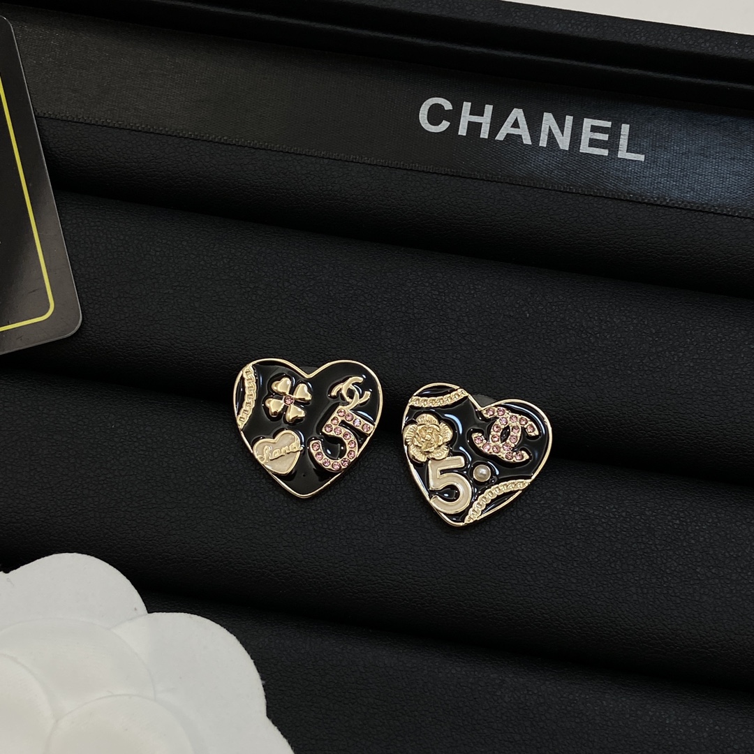 TOP CHANEL CC Heart Earrings-Black