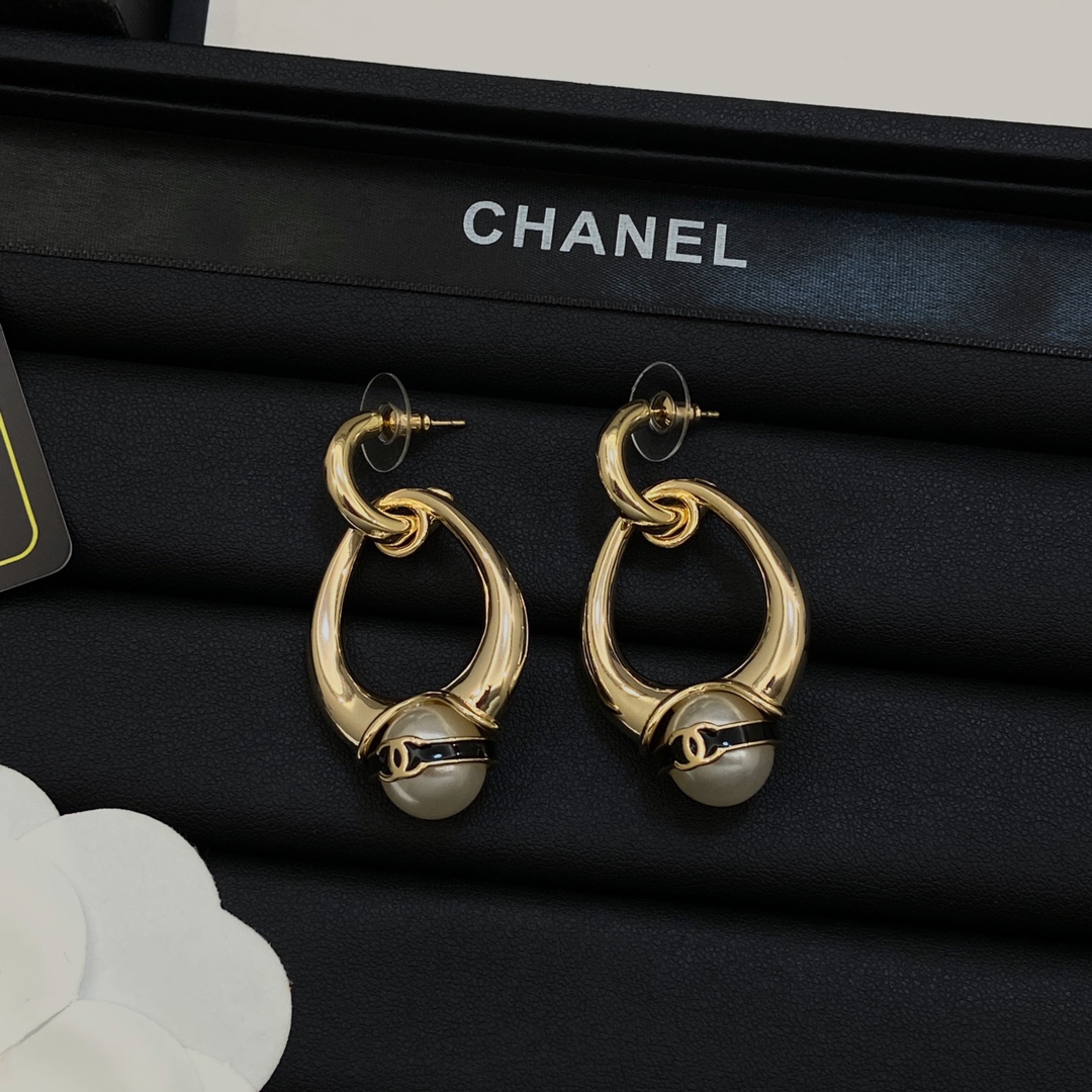 TOP CHANEL CC Earring