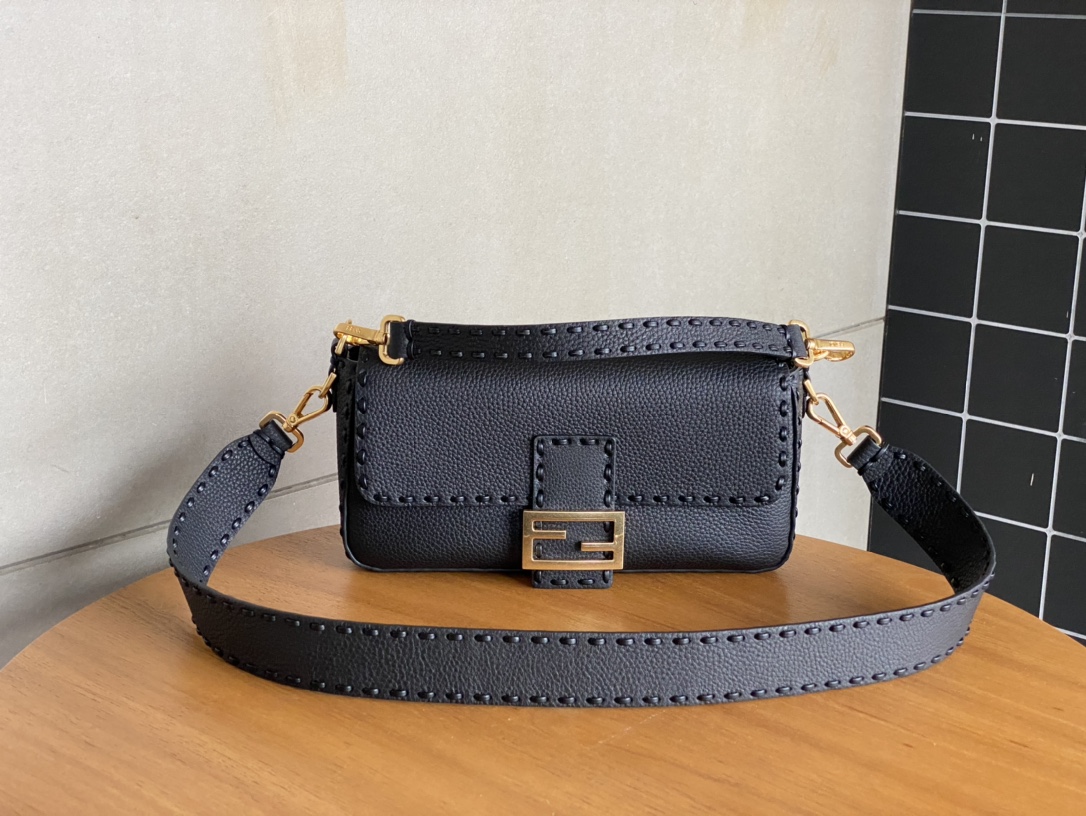 TOP FENDI Baguette Bag 26x13x6cm - 2 Colors