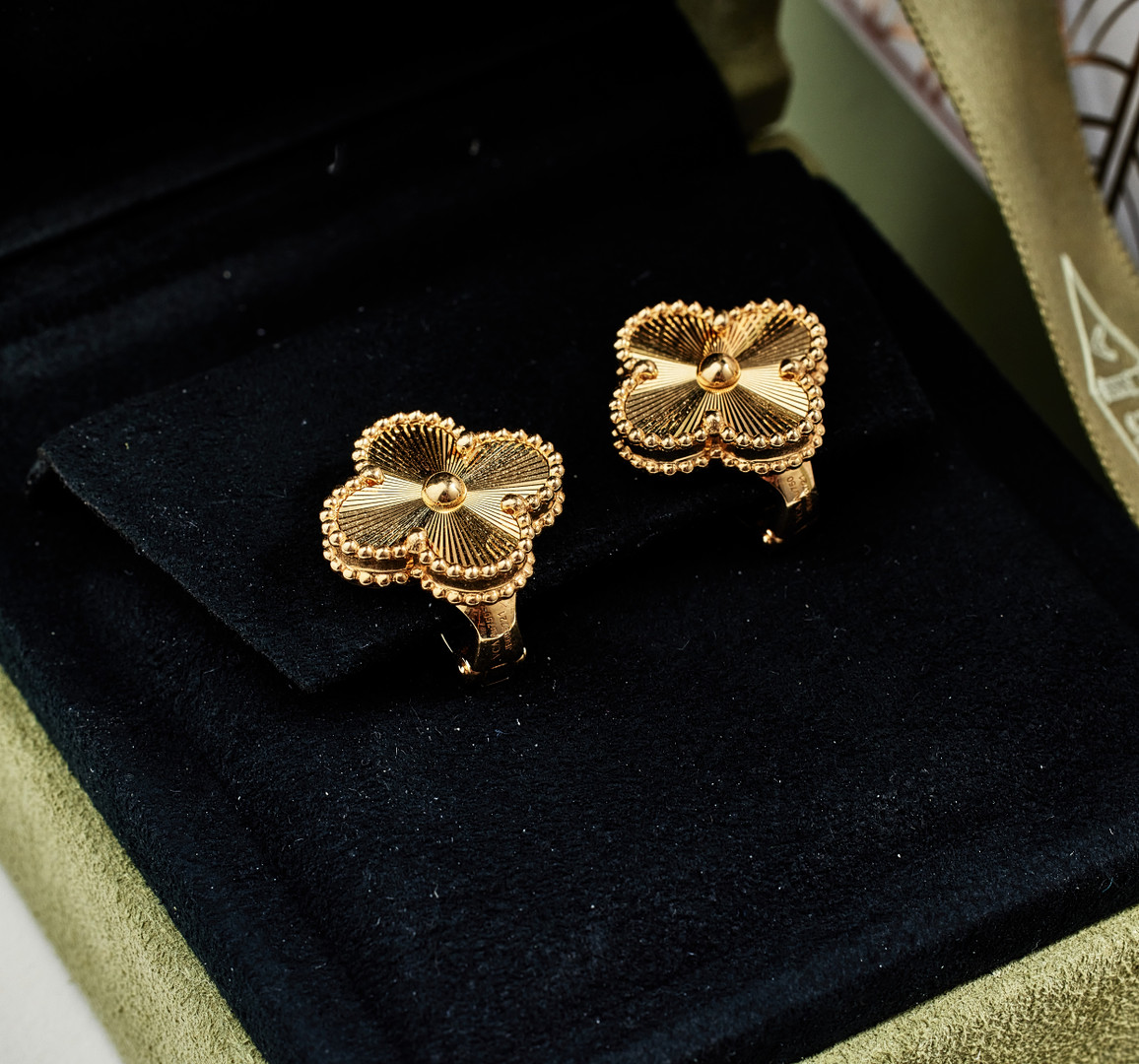 TOP Van Cleef & Arpels VCA Vintage Alhambra Earrings - Gold