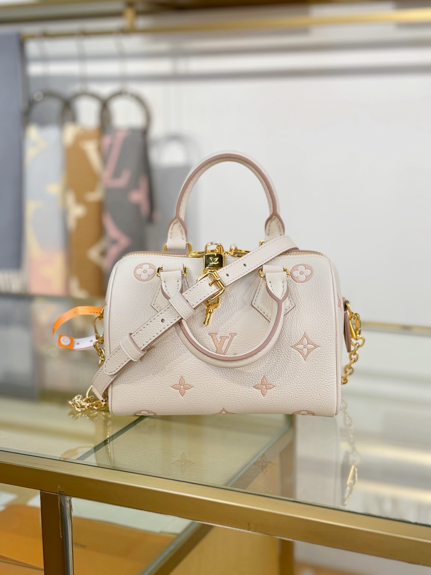 TOP Louis Vuitton LV SPEEDY BANDOULIÈRE 20 Bag  20.5x13.5x12 cm - Beige