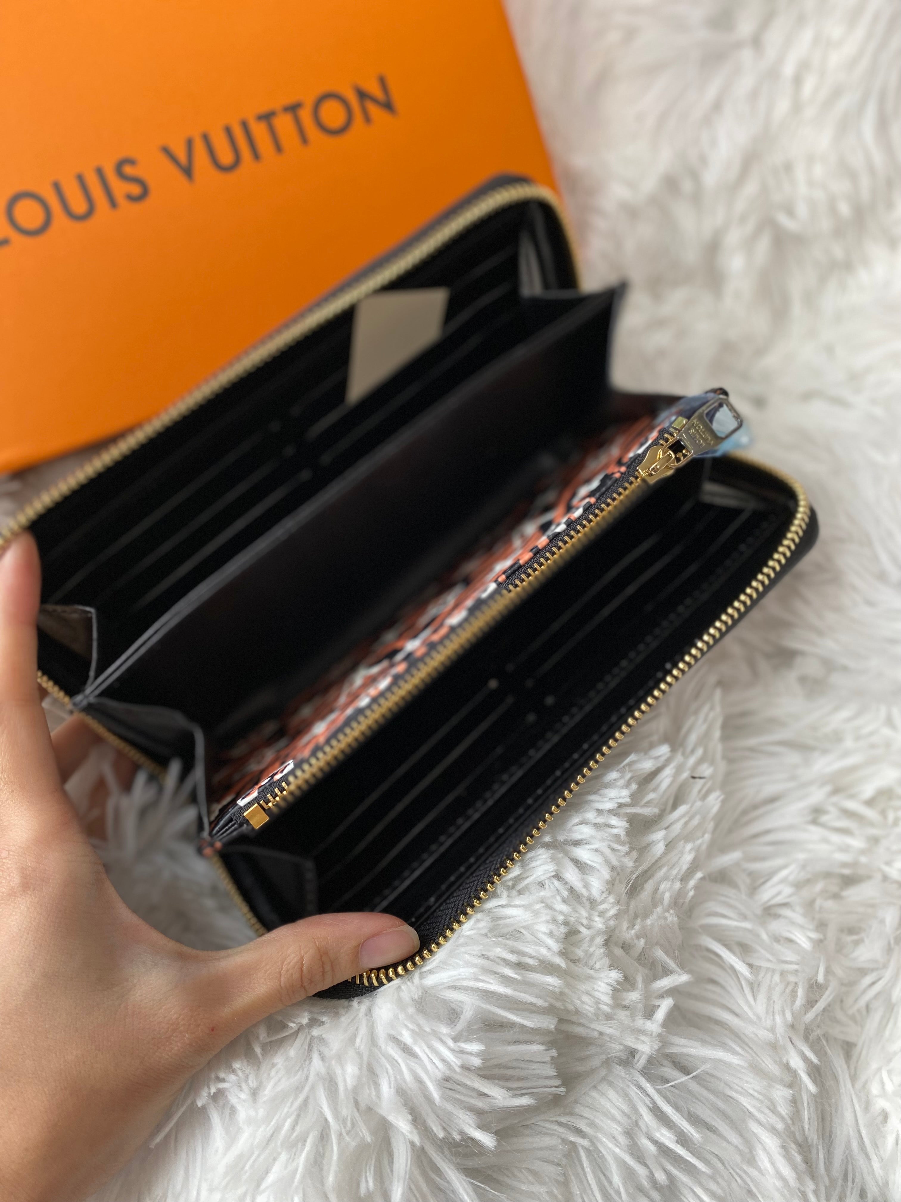 TOP Louis Vuitton LV LV Giant Monogram Zippy Wallet Jungle - Black