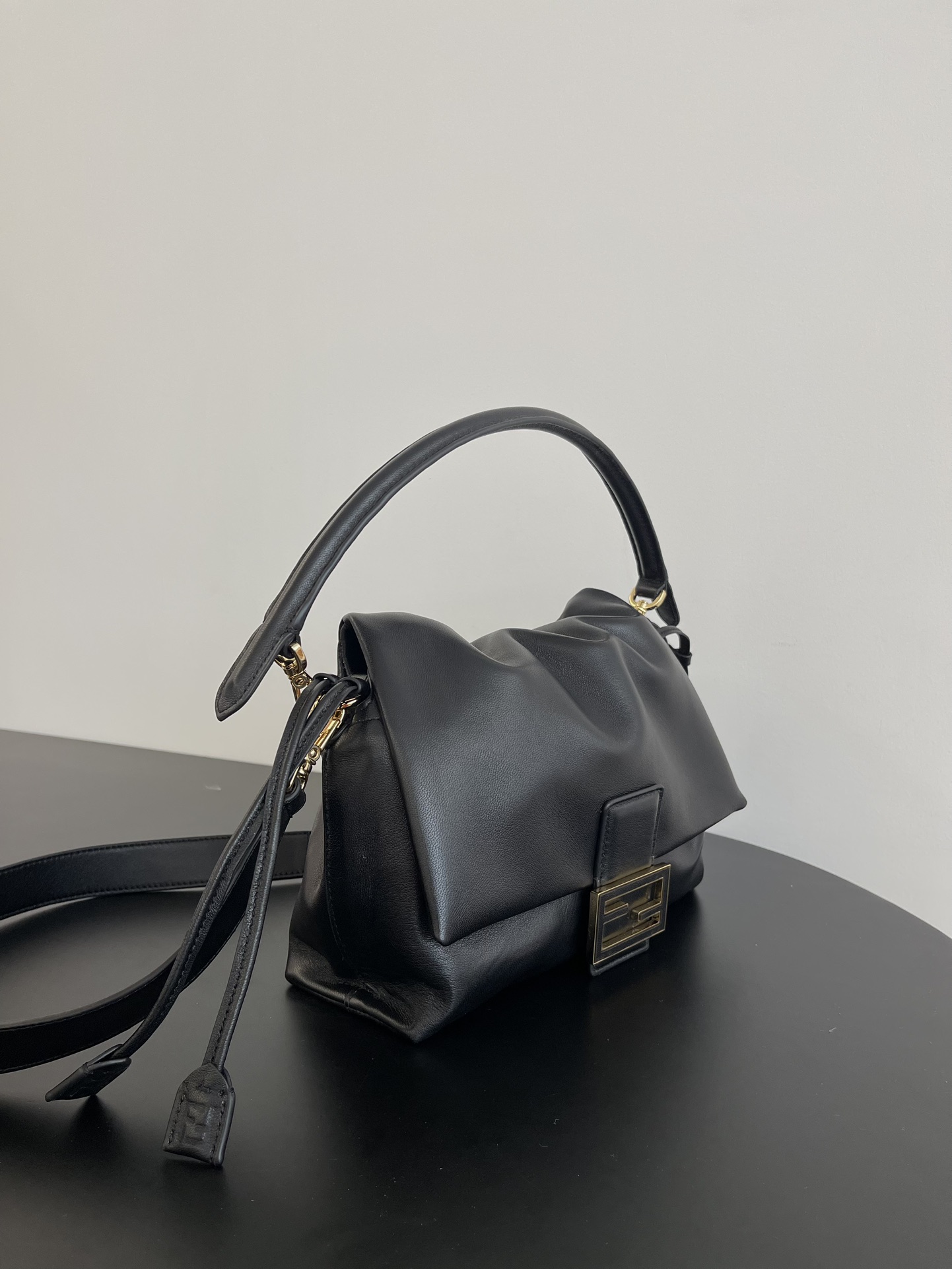 TOP FENDI Mamma Baguette Bag 26.5x8.5x18cm - Black