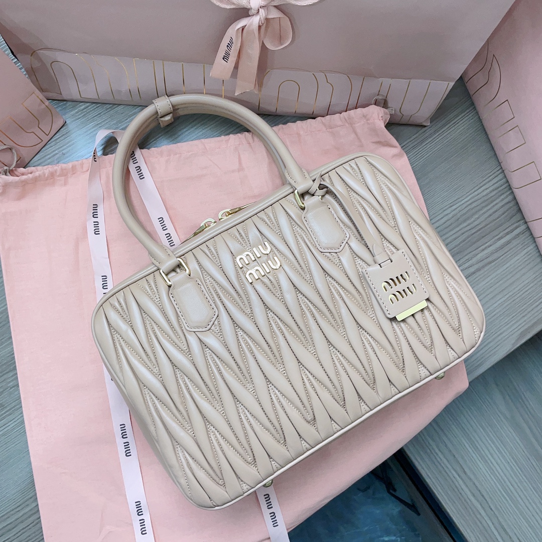 TOP Miu Miu Lambskin Bowling Bag 30 x 22 x 8.5 cm - 2 Color