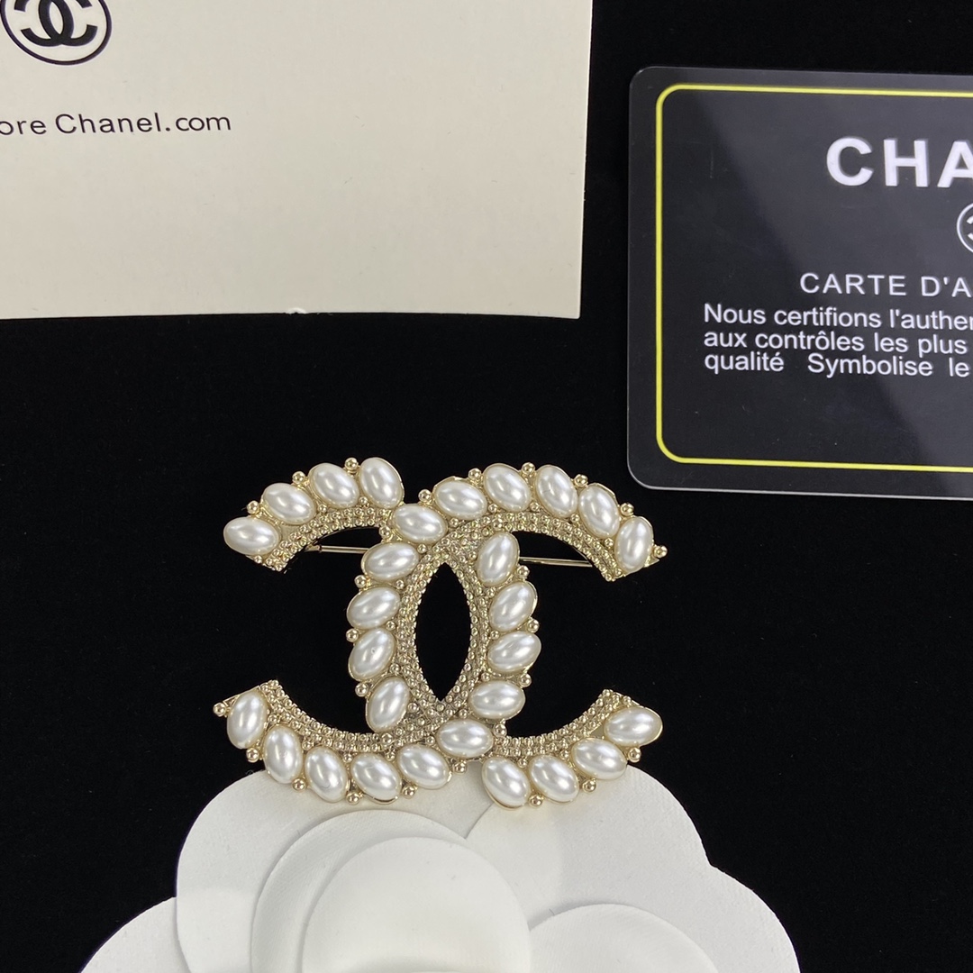 TOP CHANEL Brooch Collections