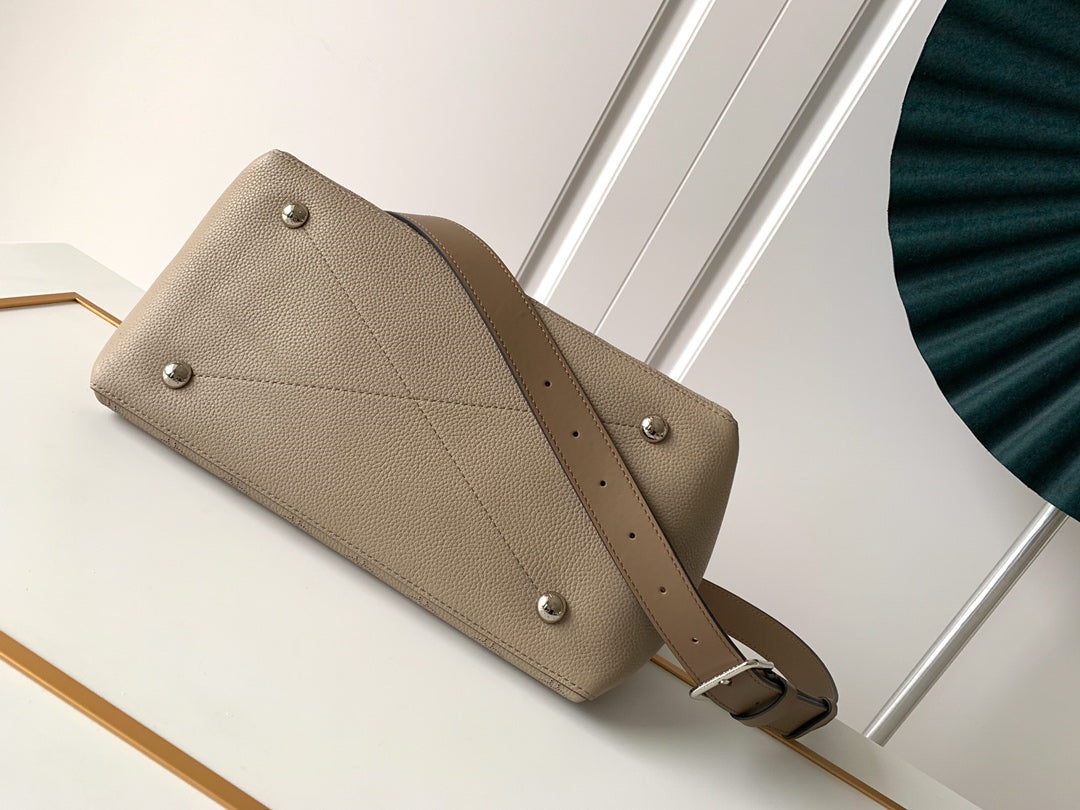 TOP Louis Vuitton LV Mahina Beauborg MM Leather Bag 32 x 26 x 17 cm- Turtle Dove