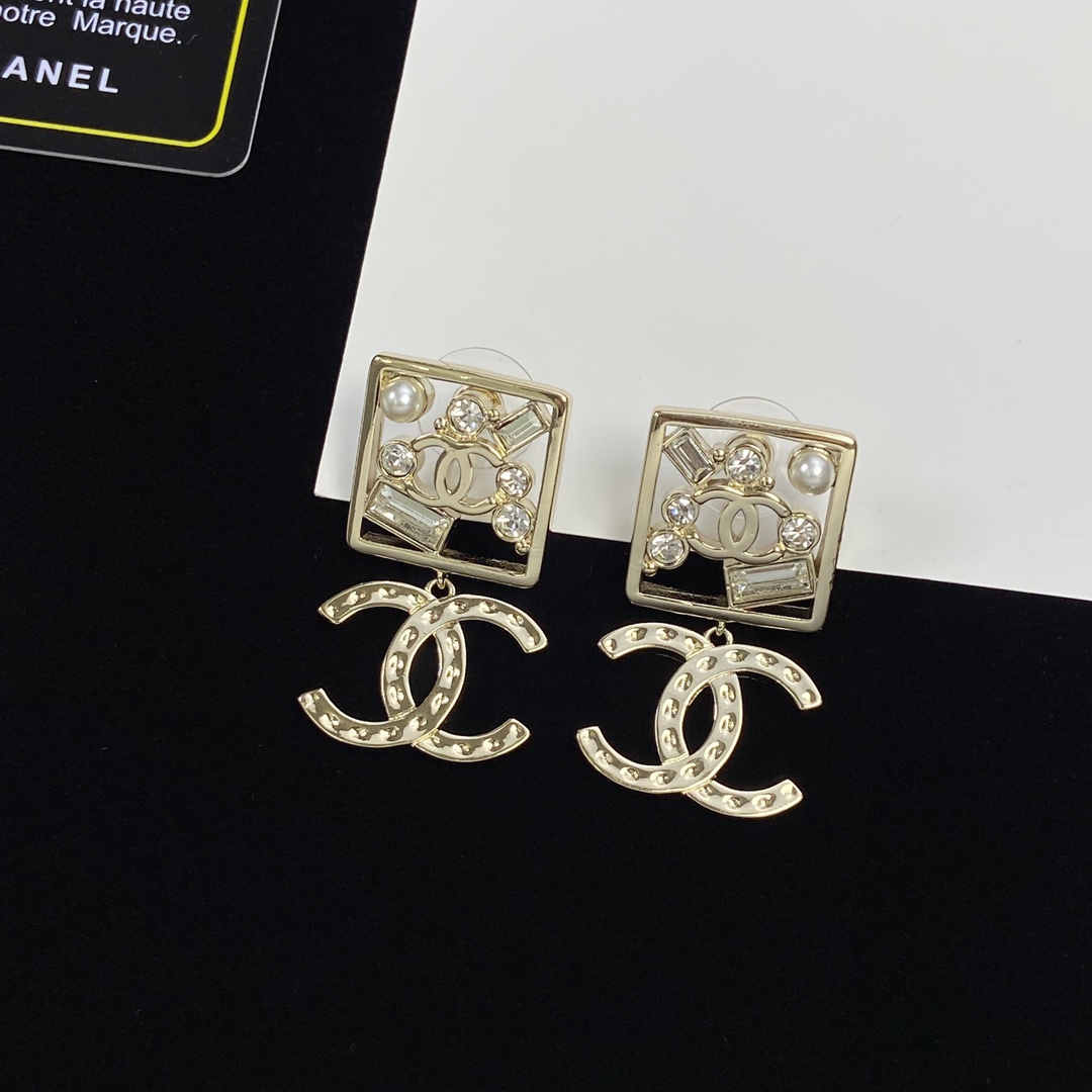Top CHANEL Metal Square Crystal/Pearl Stud Earrings