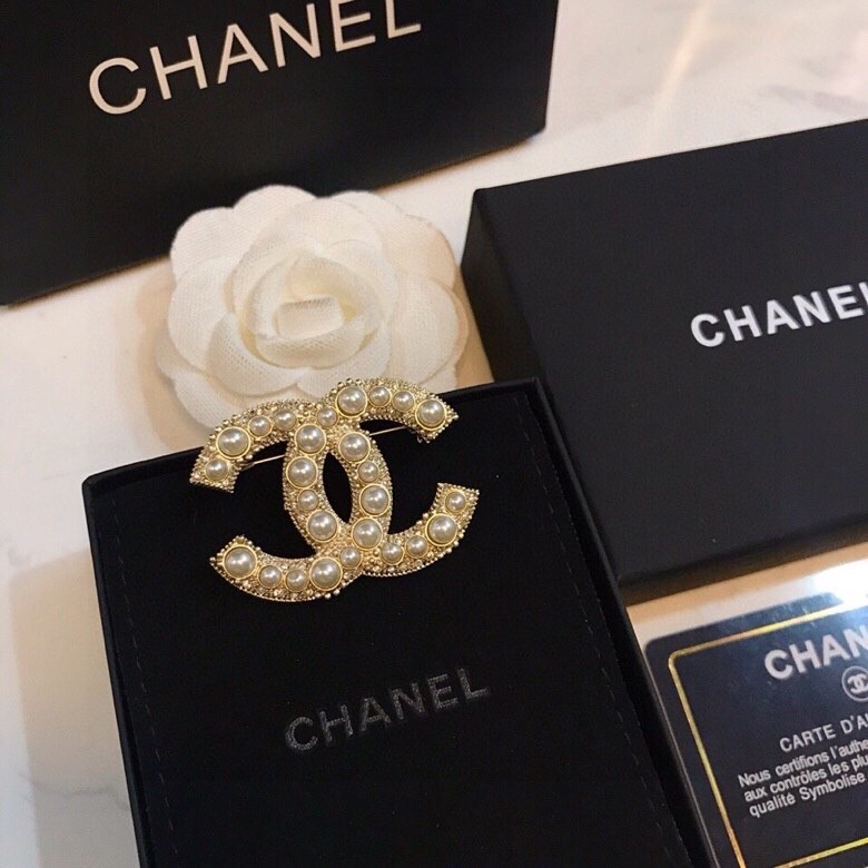 TOP CHANEL Double C Pearl Classic Brooch
