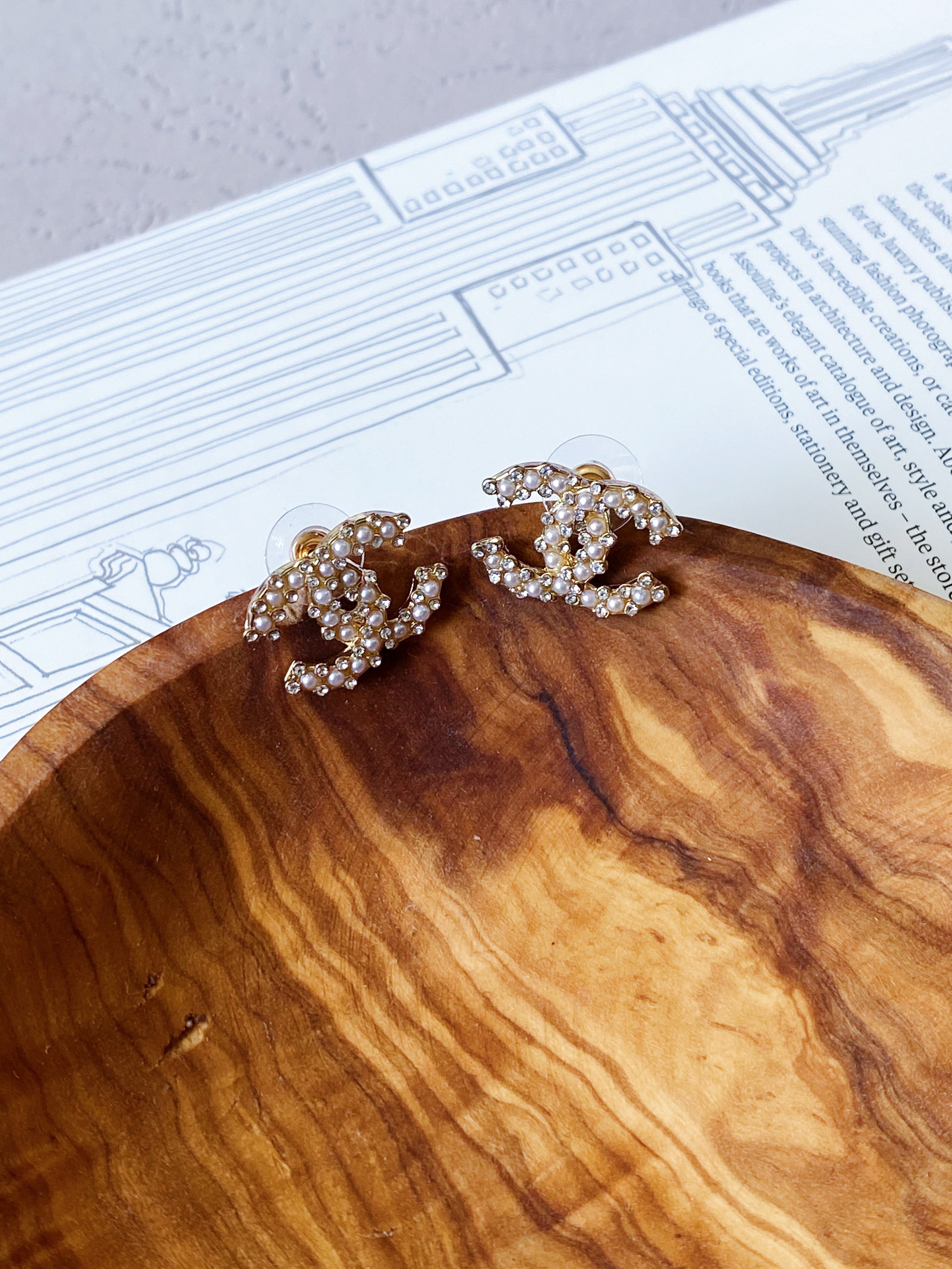 TOP CHANEL Stud Earrings