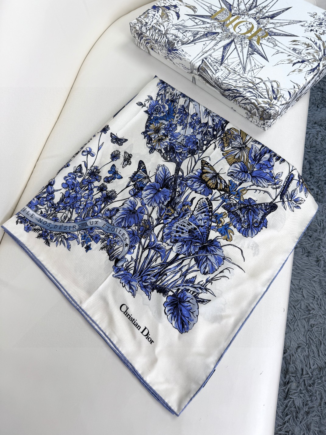 TOP Christian Dior Butter fly Around the World Scarf 90x90cm - 2 Colors