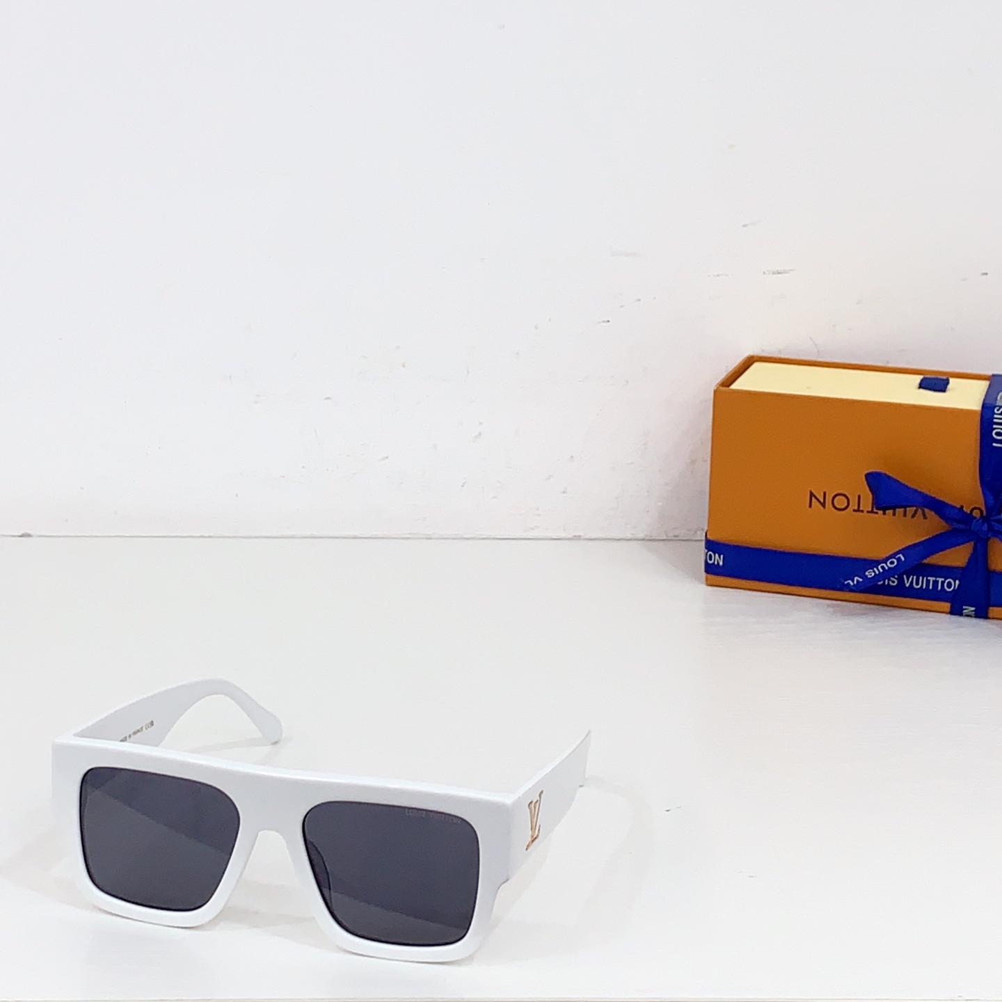 TOP Louis Vuitton LV Sunglasses - 6 Colors