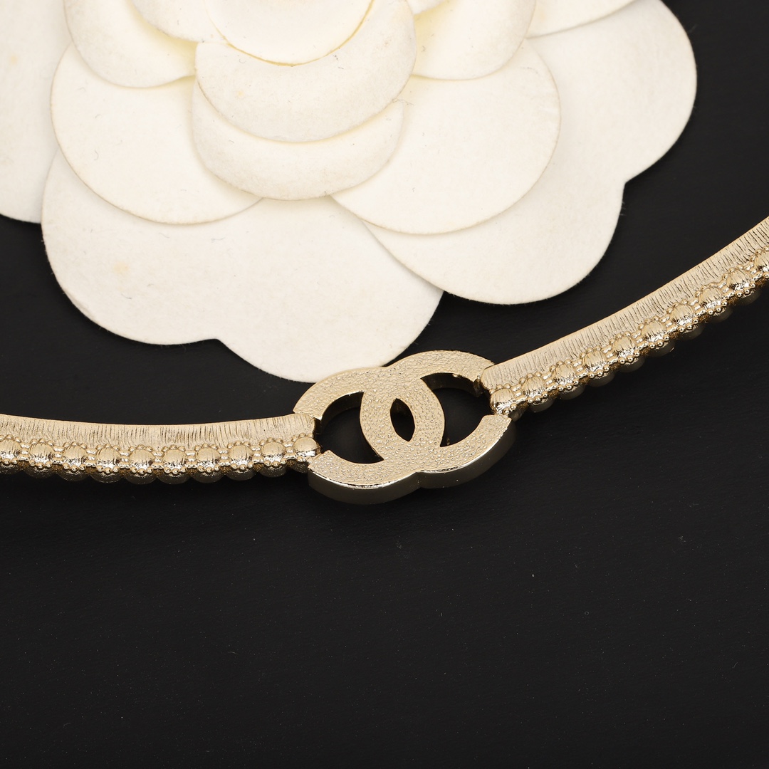 Top CHANEL Logo Lambskin Black and White Diamond Choker