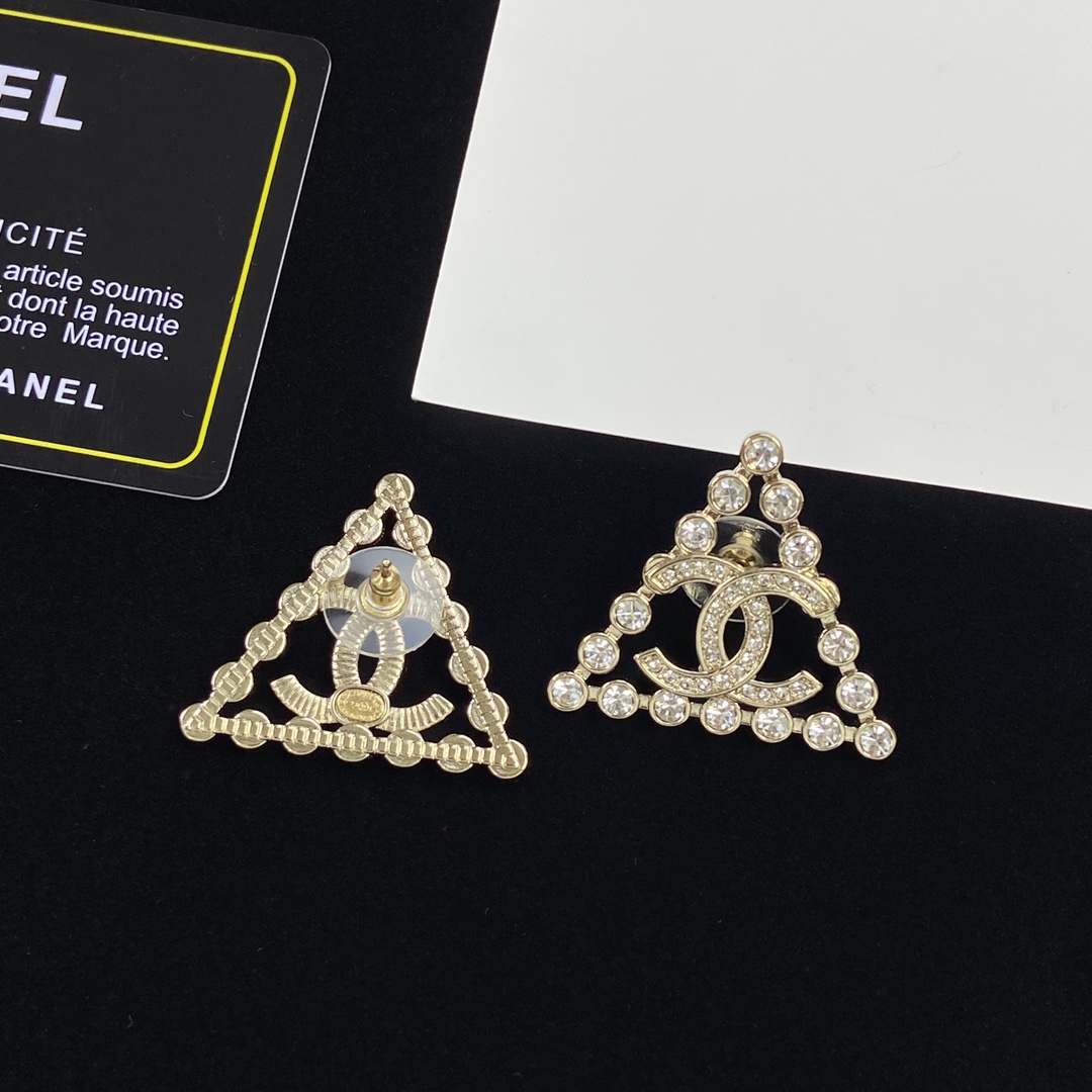 TOP CHANEL Metal Triangle/Diamond Earrings - Gold
