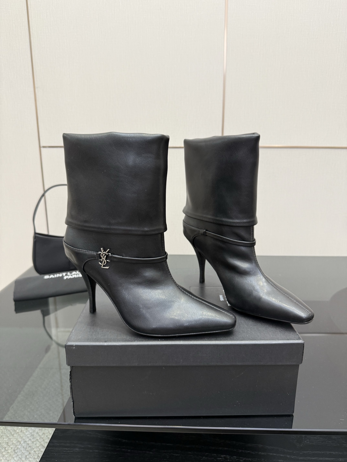 TOP Yves Saint Laurent YSL Ankle Boots Calfskin - 2 Colors