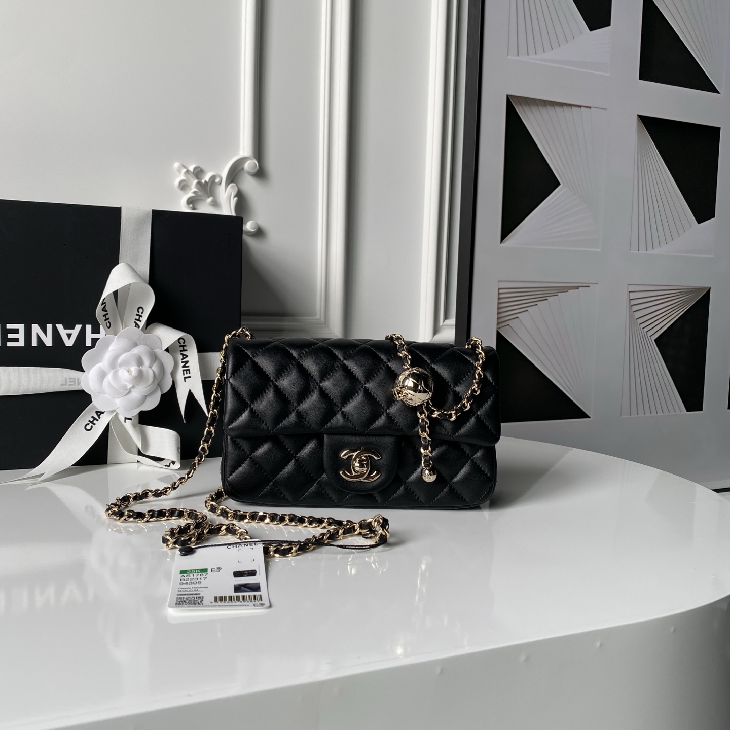 TOP CHANEL CF Flap Bag With Golden Ball 20cm -  Black