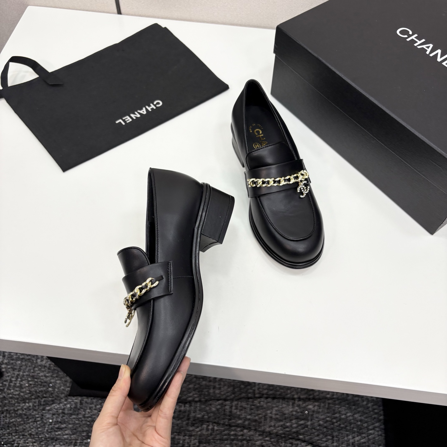 TOP CHANEL Shoes - 4 Color