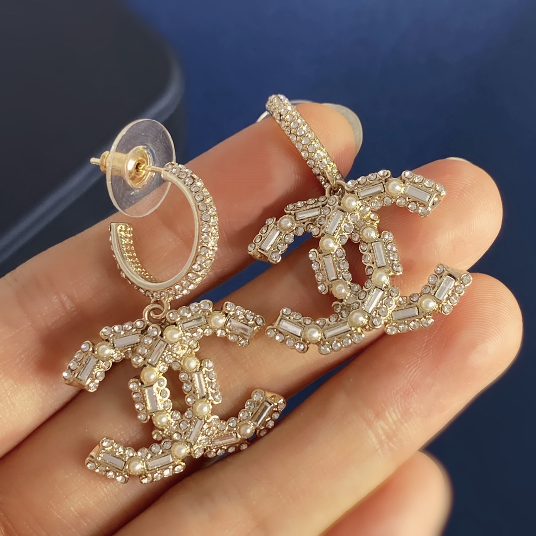 TOP CHANEL Double C Millet Bead Small Round Diamond Stud Earrings - Gold