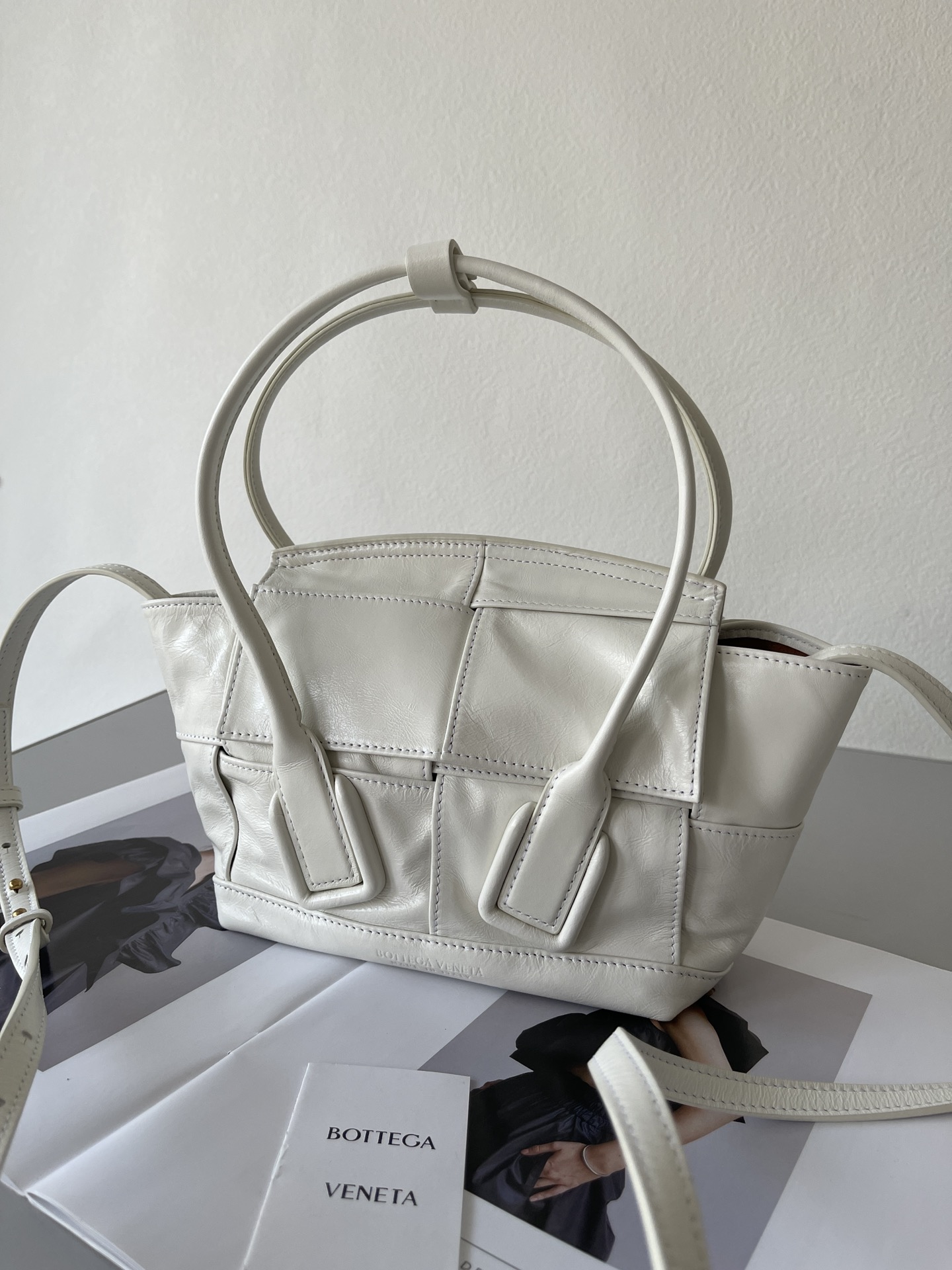 TOP Bottega Veneta BV Mini Arco Bags Wax leather - White