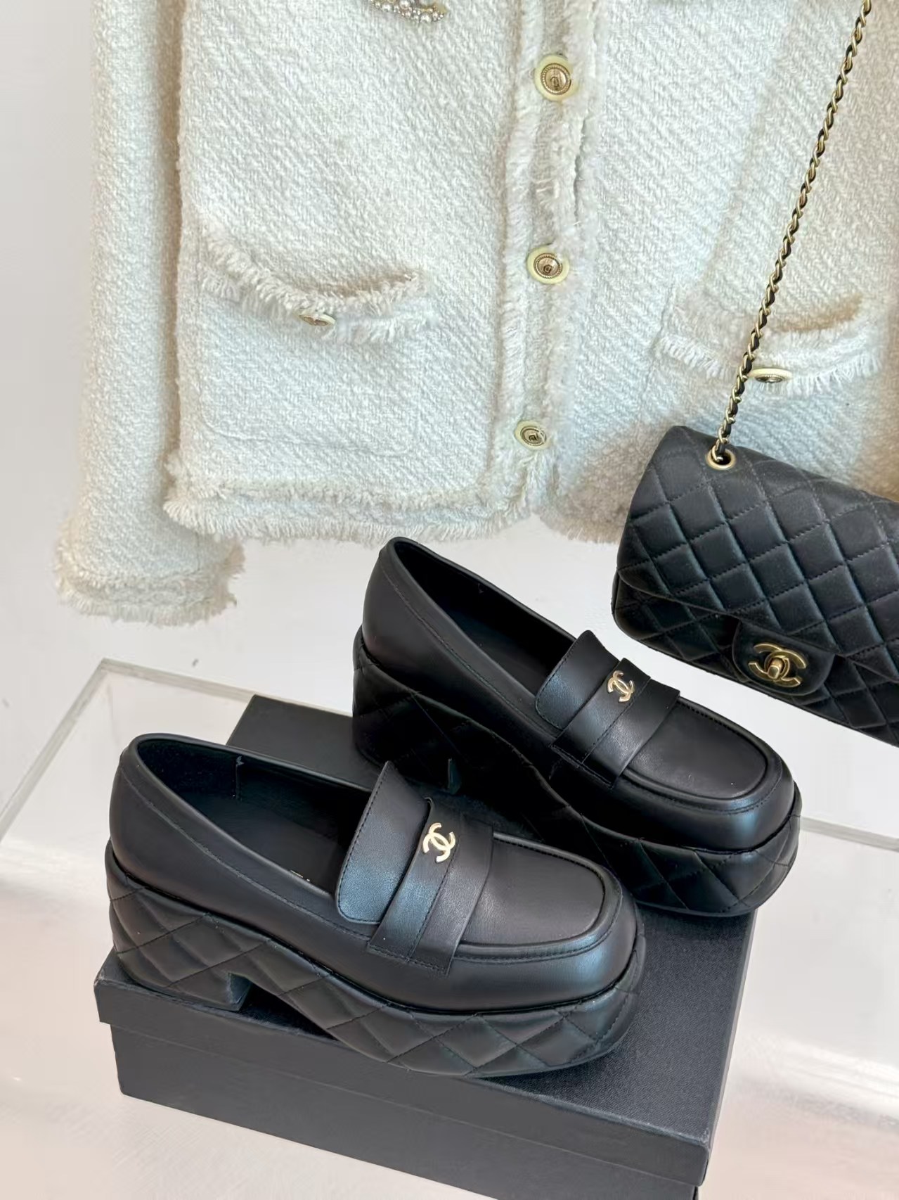 TOP CHANEL CC Shoes - Black