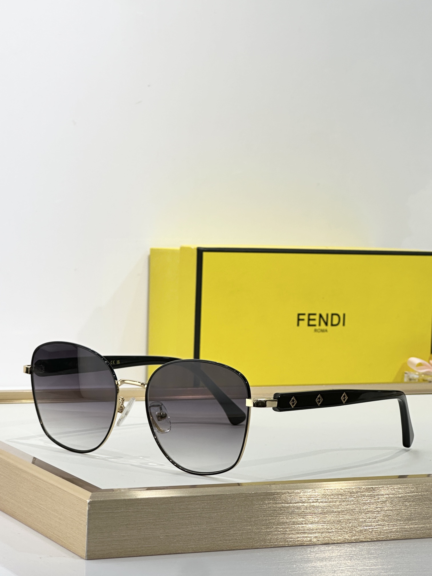 TOP FENDI Sunglasses - 7 Colors