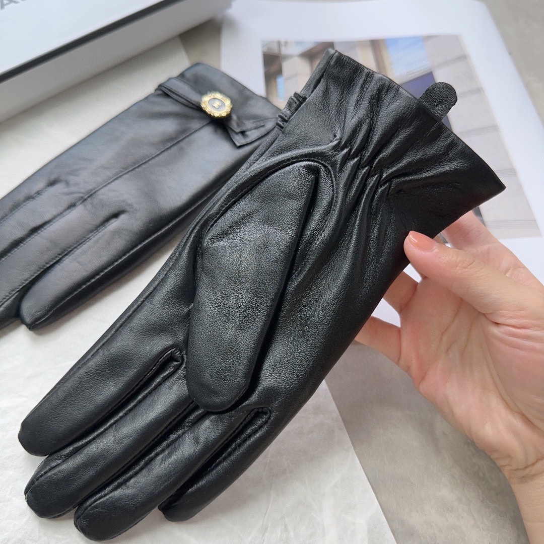 TOP CHANEL  First Grade Sheepskin Excellent Texture Women's Gloves - Black