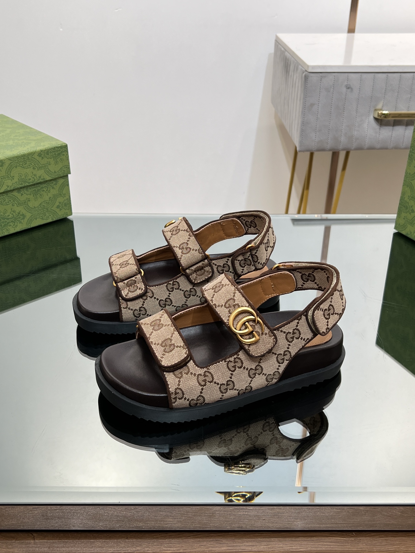 TOP GUCCI Classic Monogram Beach Sandals - Brown