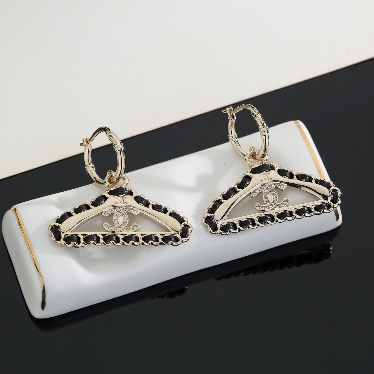 TOP CHANEL Clothes Hanger Earrings - Gold