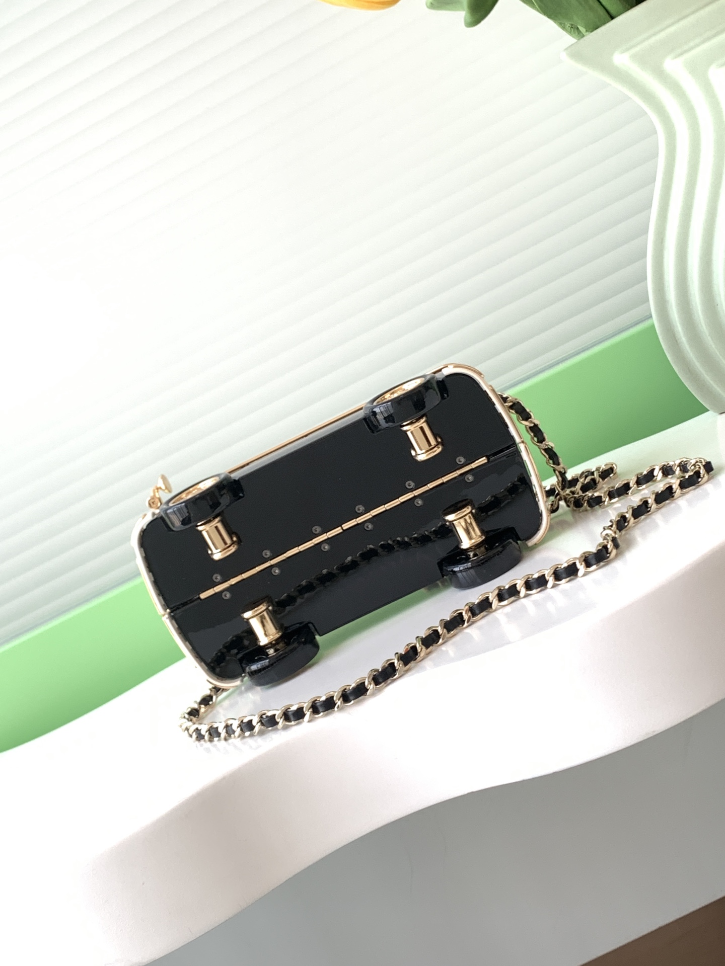 TOP CHANEL MINI VAN MINAUDIERE 9.4×16×8.7cm