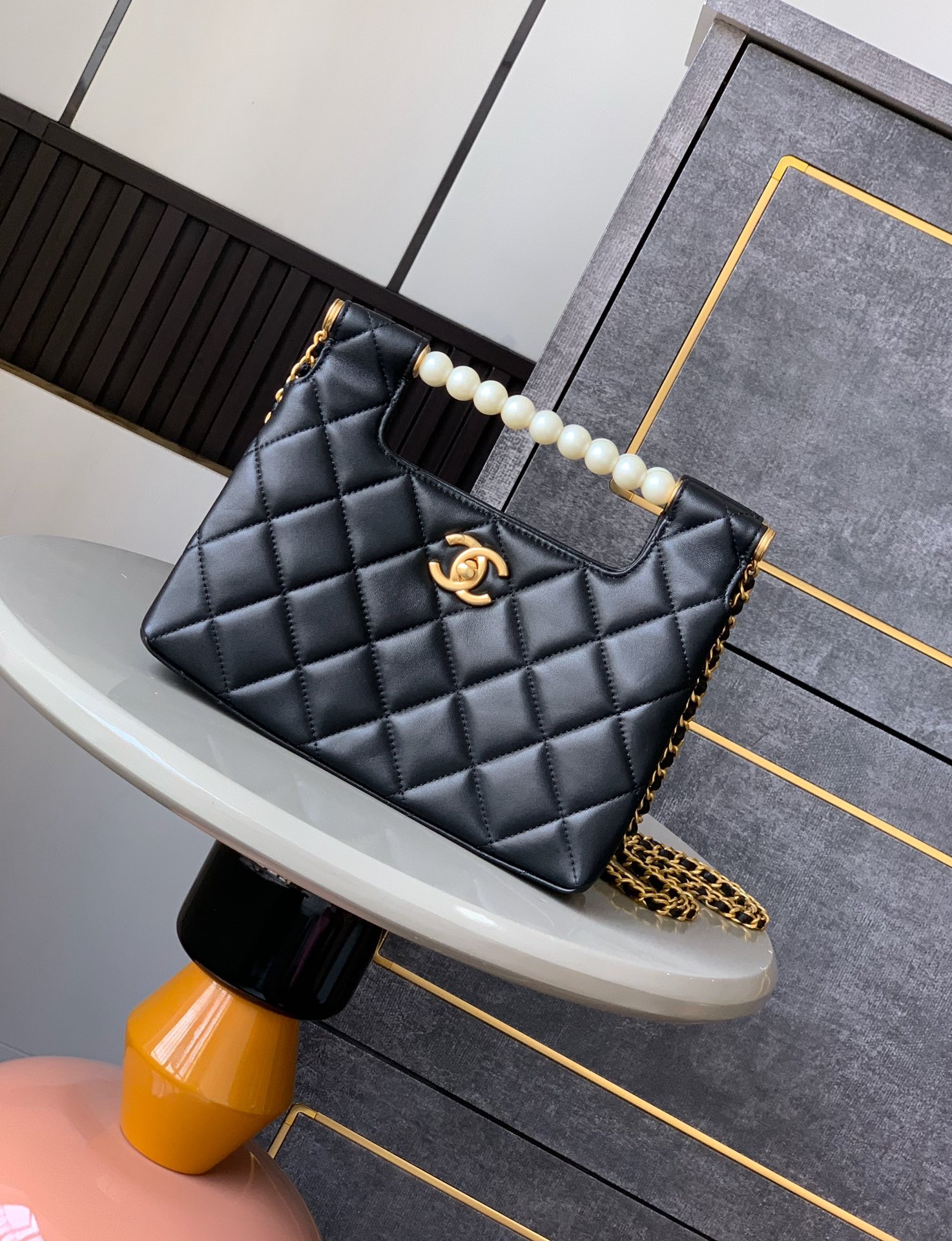TOP CHANEL Pearl Handle Leather Bag 24x18 cm - 2 Colors