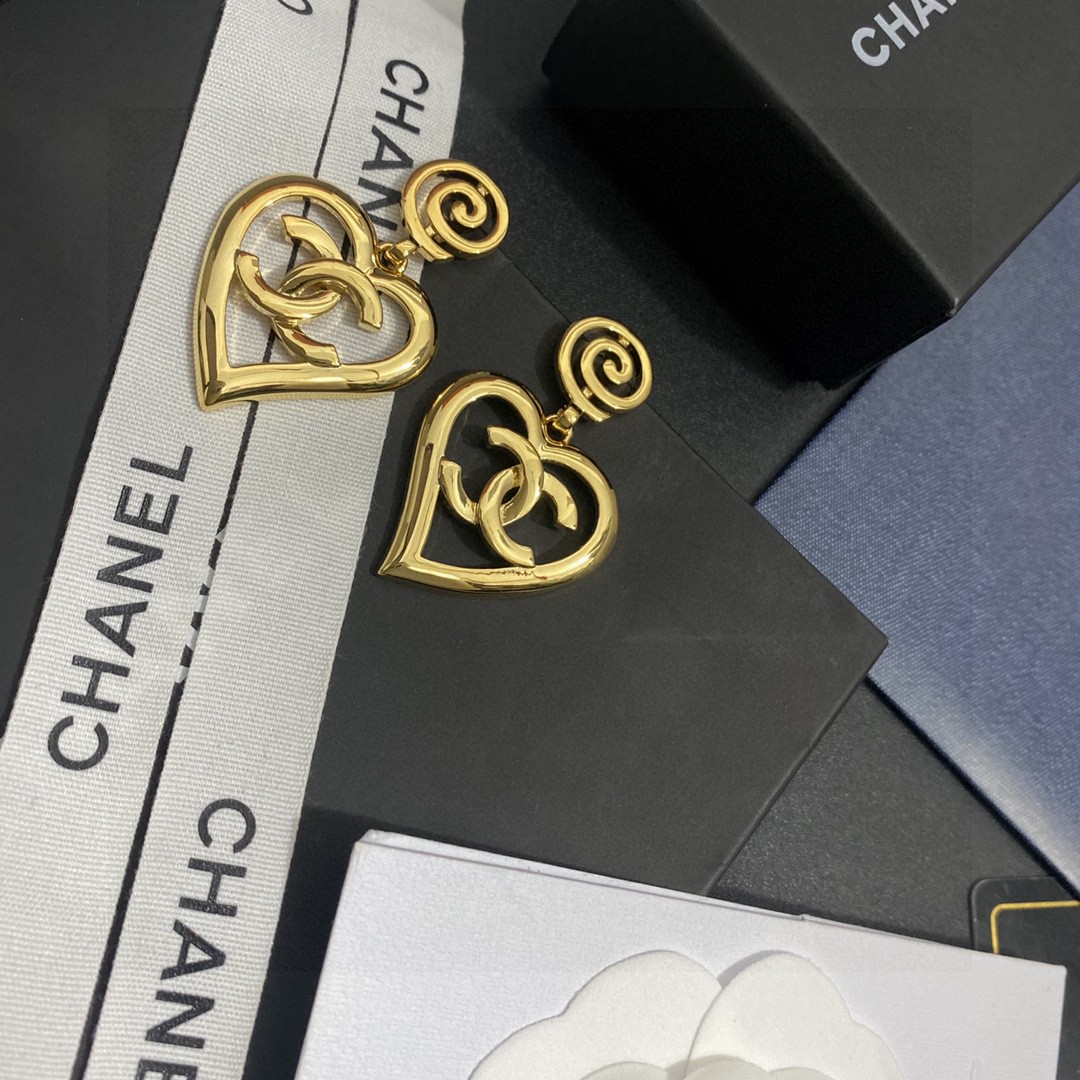 TOP CHANEL Heart Hollow Double C Pendant Spiral Stud Earrings
