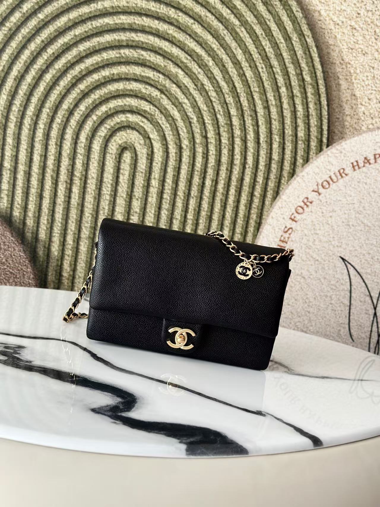 TOP CHANEL Flap Bag Calfskin 13×22x7cm - Black