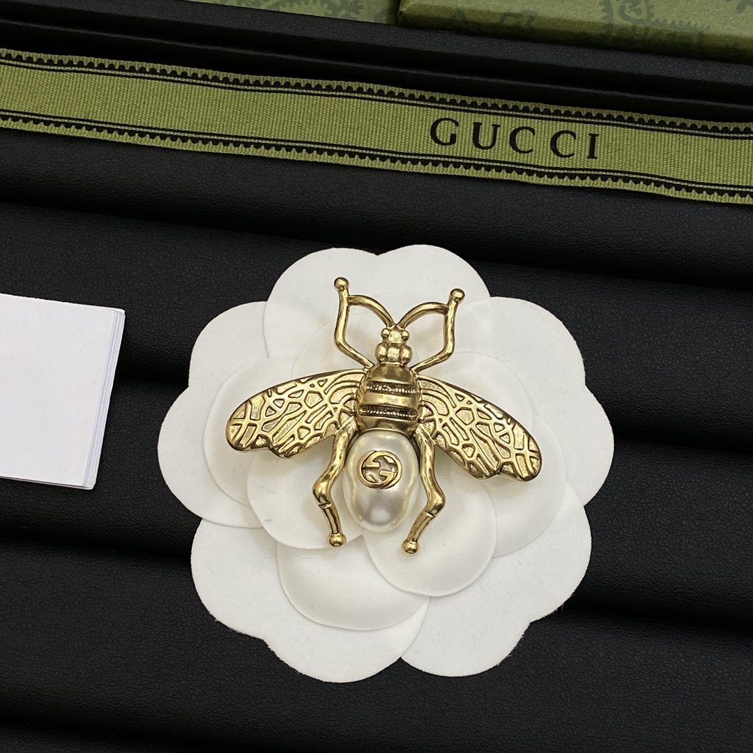 TOP GUCCI Bee Brooch - Gold
