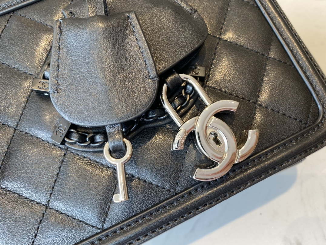 TOP CHANEL Vanity Case Small  - All Black