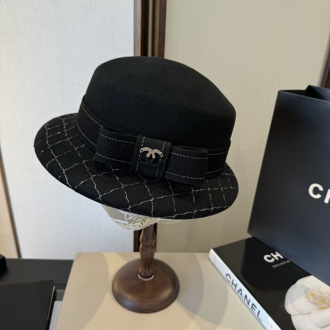 TOP CHANEL Wool Hat - Black