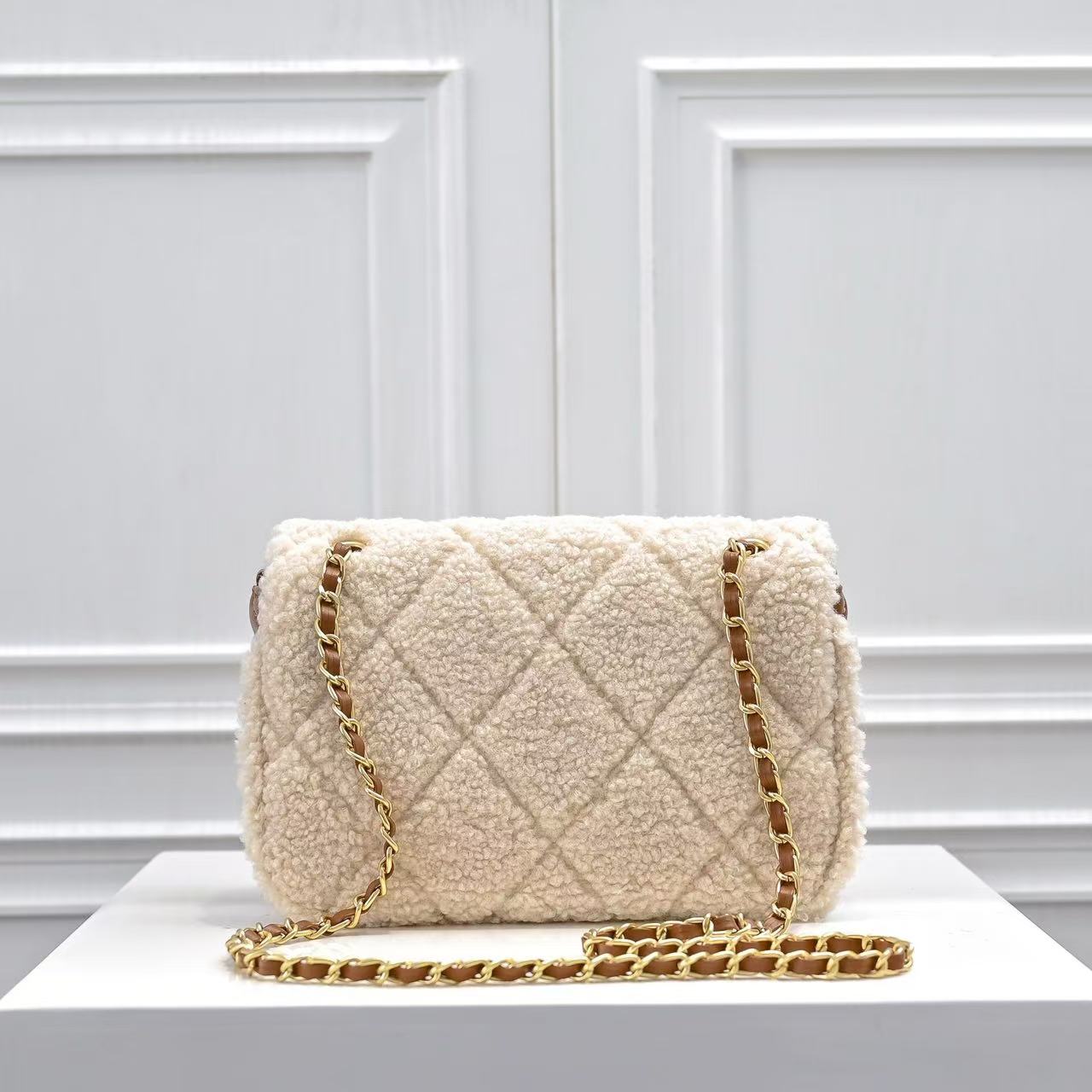 Chanel Autumn and Winter Series Flap Bag (Replica)