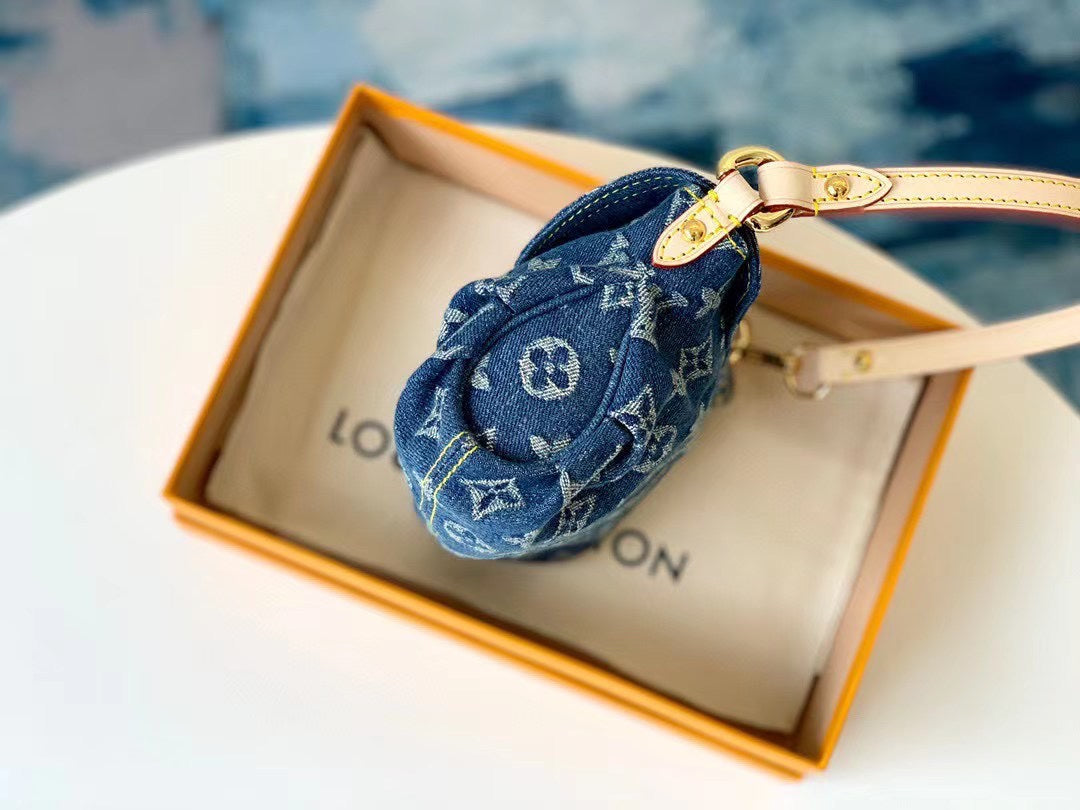 TOP Louis Vuitton LV  Pleaty Mini Denim Bag 18 x 26 x 4.5cm - Blue