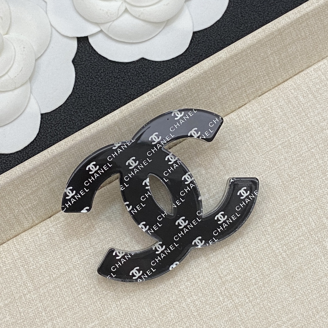 TOP CHANEL CC Brooch - 3 Colors