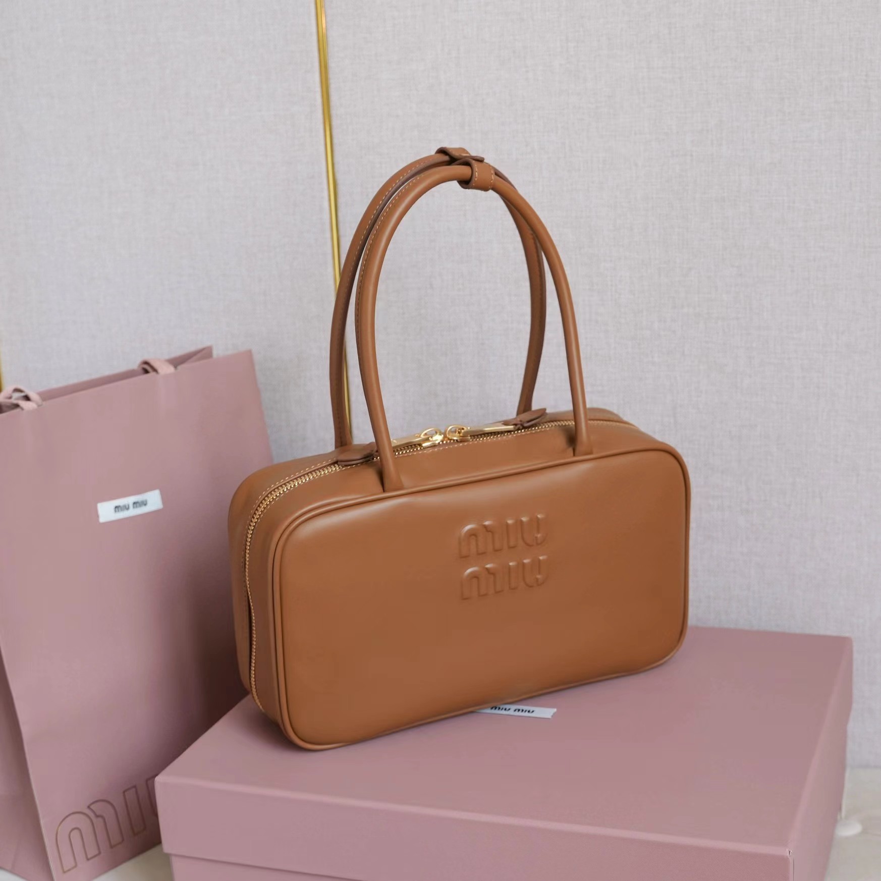 TOP Miu Miu Bag Cowhide 29*17*9cm - Brown