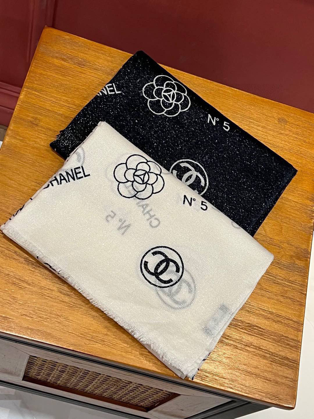 TOP CHANEL CC Scarf 105x200cm - 2 Color