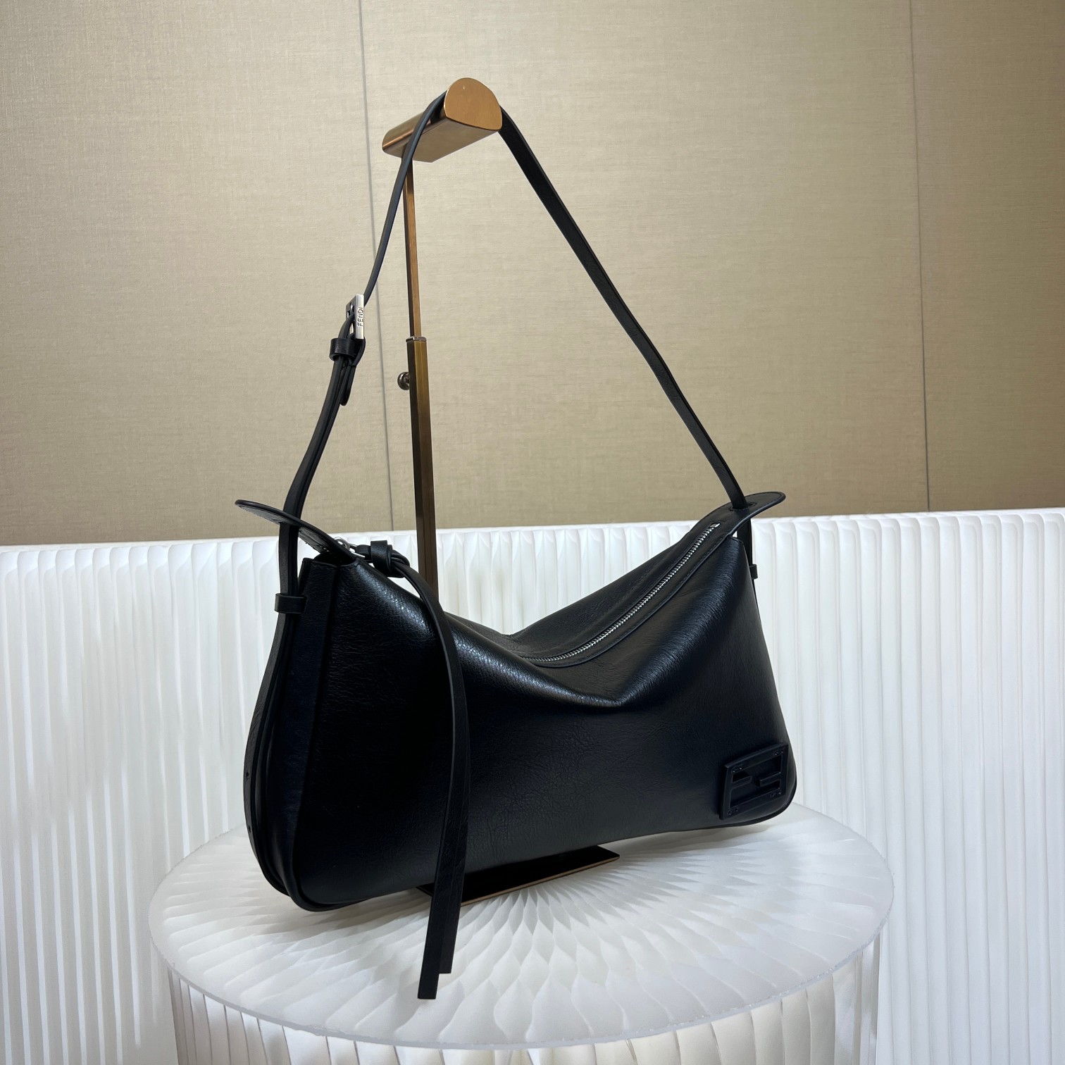 TOP FENDI Simply Fendi Shoulder Bag 34.5×4.5x20CM - 2 Color