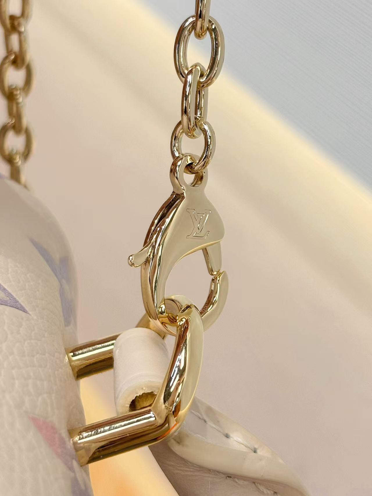 TOP Louis Vuitton LV Nano Madeleine Bag Monogram Empreinte Leather 21× 12.5 × 6cm - Beige