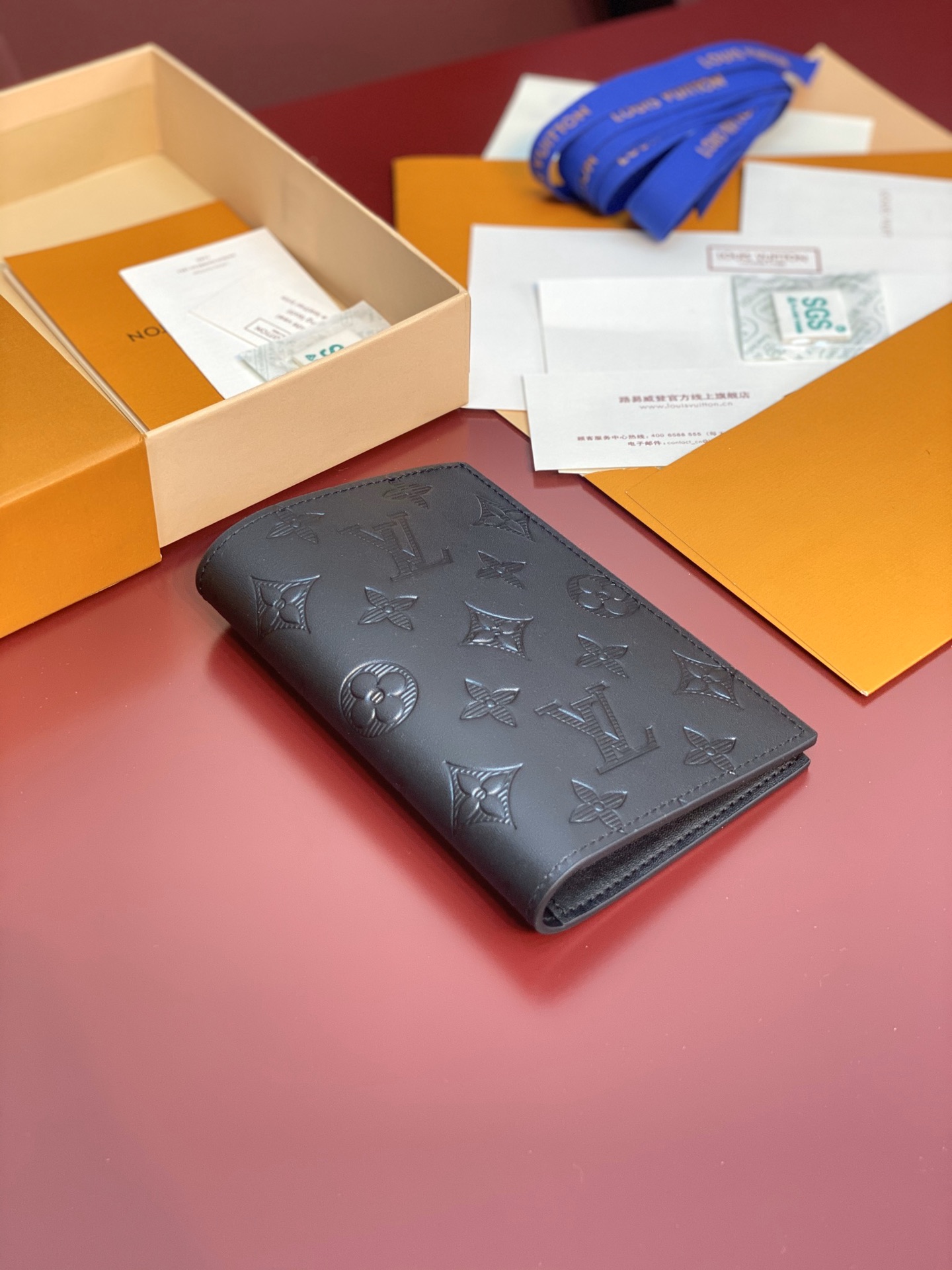 TOP Louis Vuitton LV Aerogram Wallet Monogram Shadow Embossed Leather 14X10x2.5cm - Black