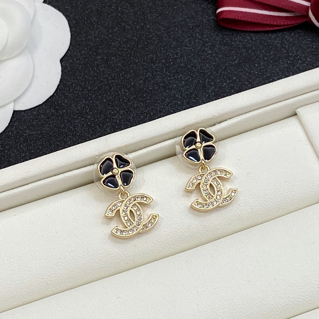 TOP CHANEL CC  Earrings- Gold