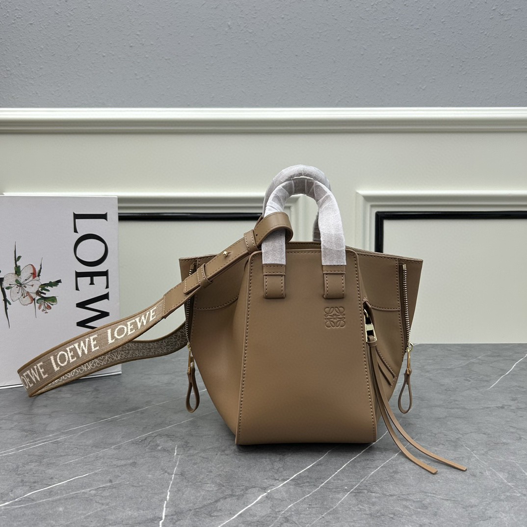 Loewe Hammock Drawstring Crossbody Bag (Replica)