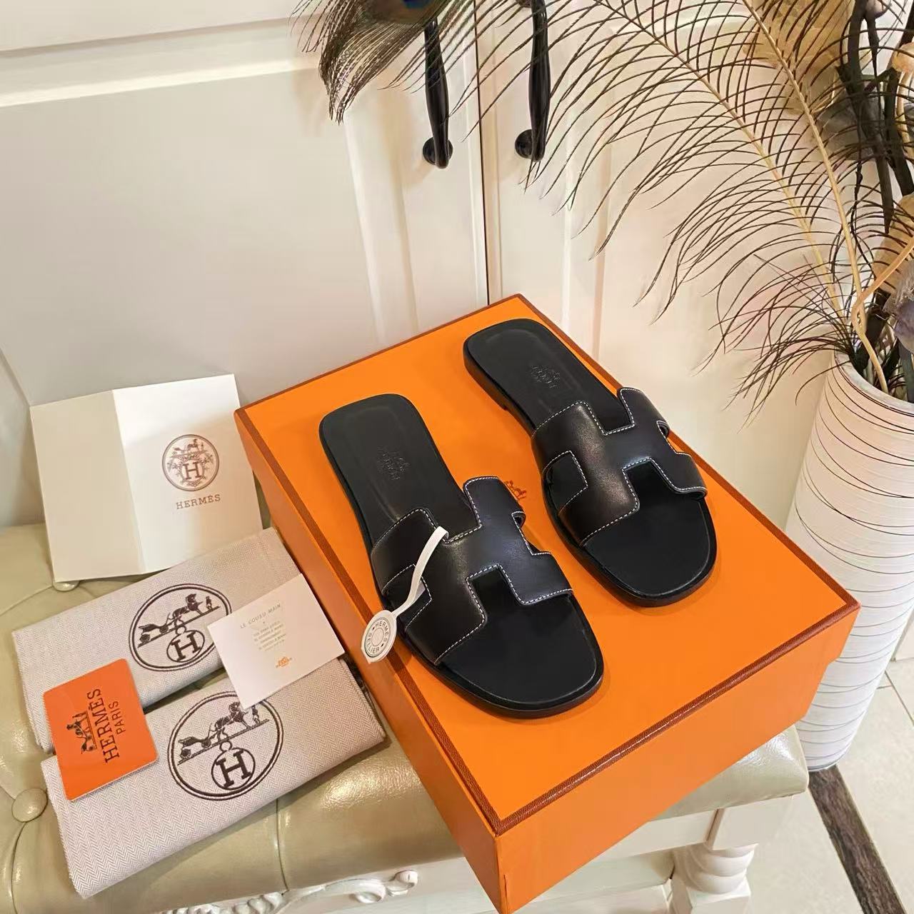 TOP HERMES Oran Smooth Leather Sandals - Black