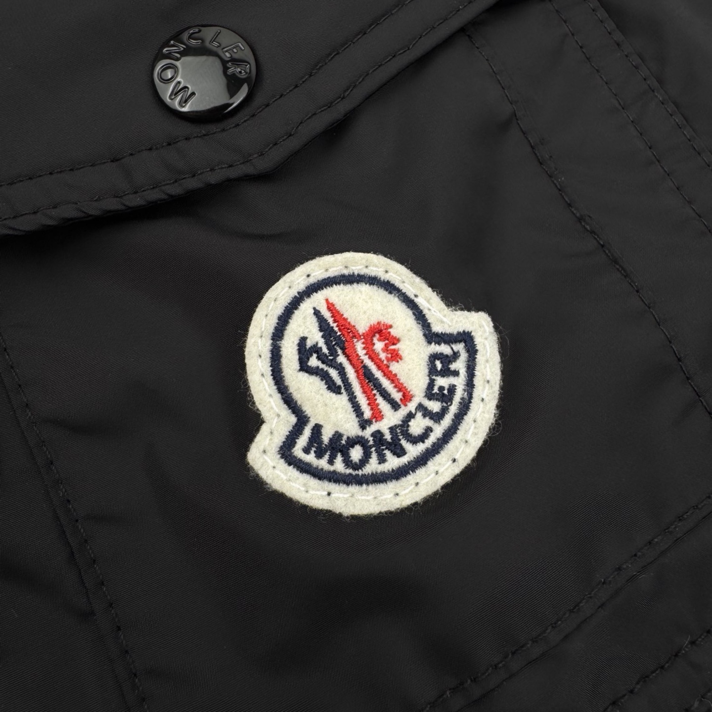 Moncler 标识贴袋拼接卫衣